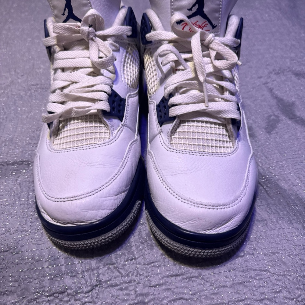 Midnight Navy Jordan 4s